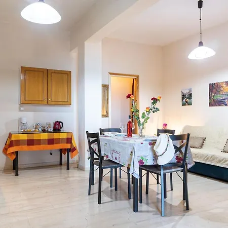 Seaside Sunset Flat - Perfect Location Apartment